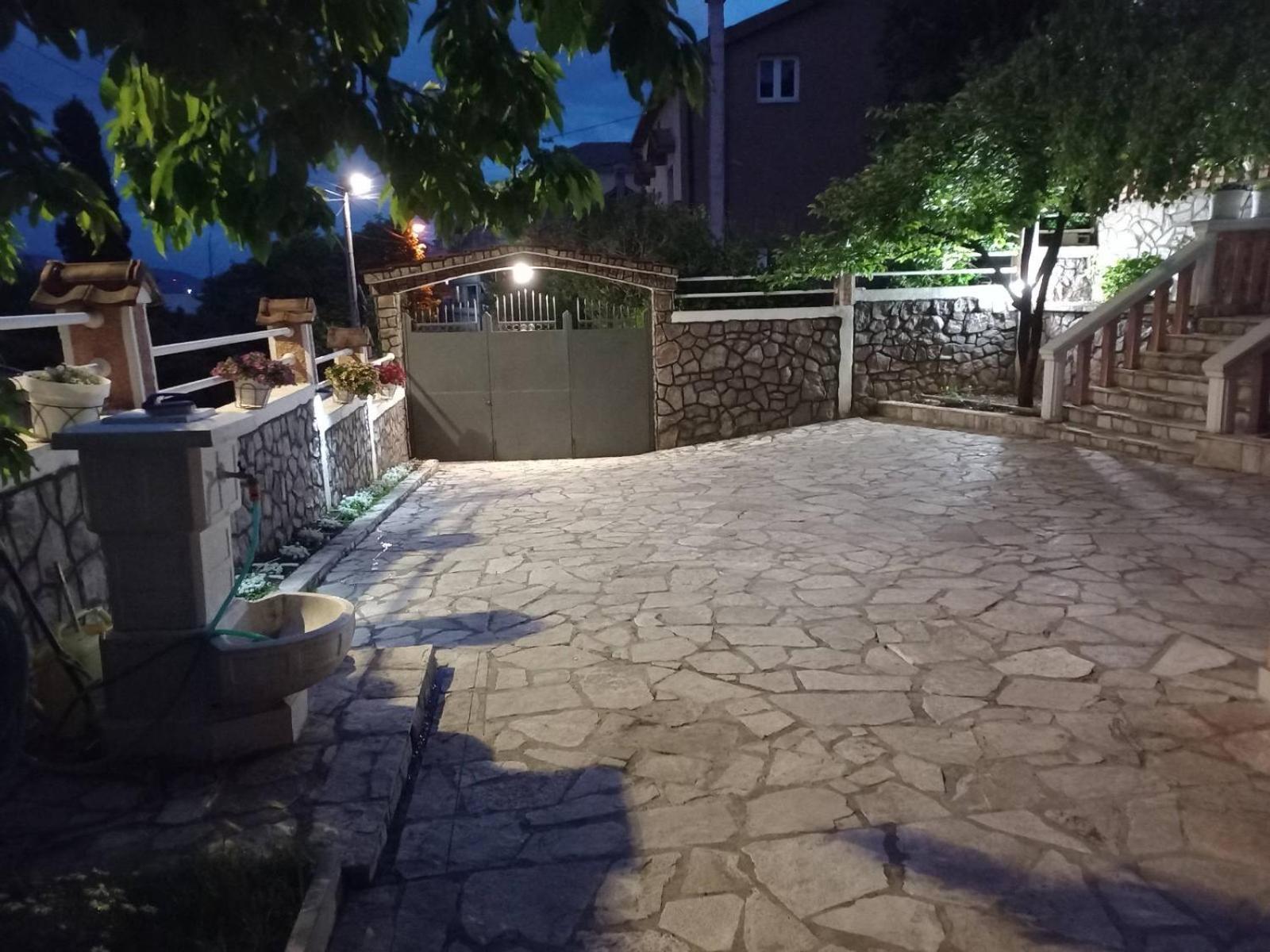 Apartmani Breze Podgorica Exteriör bild